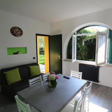 Lori Garden And Apartment *