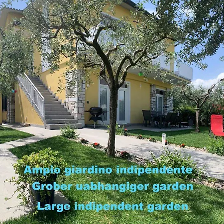 Lori Garden And Peschiera del Garda